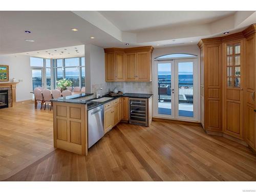 1201-21 Dallas Rd, Victoria, BC - Indoor Photo Showing Kitchen With Fireplace