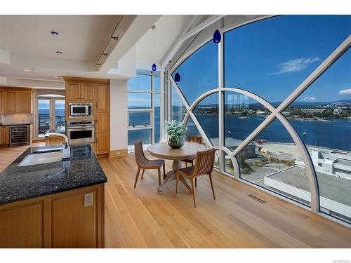 1201-21 Dallas Rd, Victoria, BC - Indoor Photo Showing Kitchen