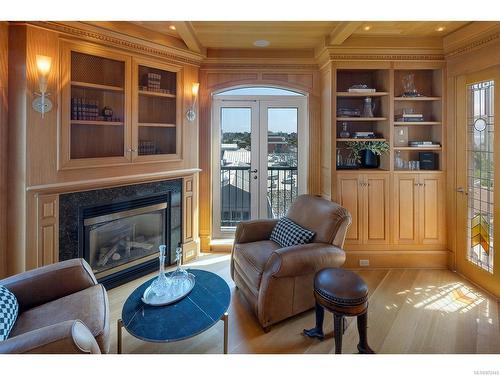 1201-21 Dallas Rd, Victoria, BC - Indoor Photo Showing Living Room With Fireplace