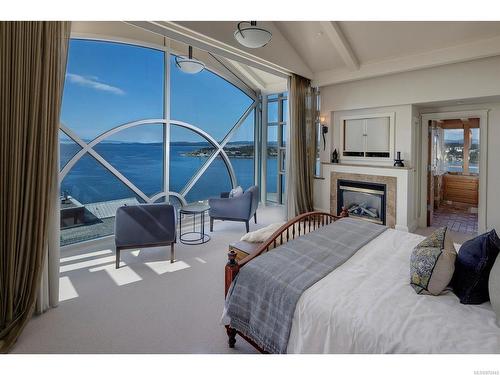 1201-21 Dallas Rd, Victoria, BC - Indoor Photo Showing Bedroom With Fireplace