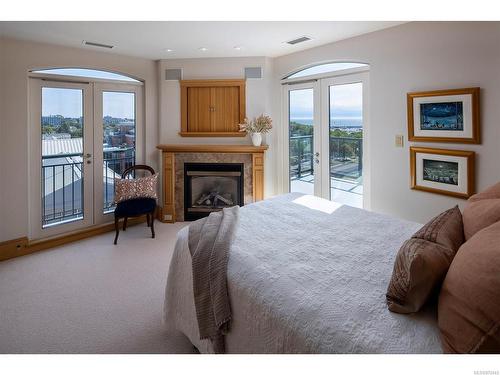 1201-21 Dallas Rd, Victoria, BC - Indoor Photo Showing Bedroom With Fireplace