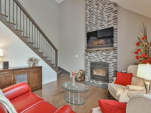 Living room - 179 Ch. Du Lac-Verdure N., Montcalm, QC - Indoor Photo Showing Living Room With Fireplace