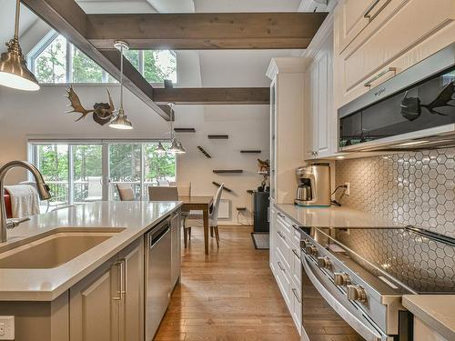 Kitchen - 179 Ch. Du Lac-Verdure N., Montcalm, QC - Indoor Photo Showing Kitchen With Upgraded Kitchen