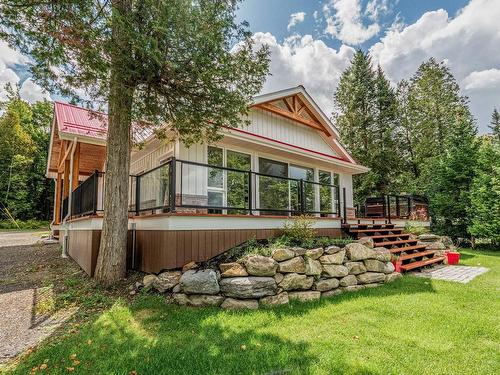 FaÃ§ade - 408 Rue Ashby, Stratford, QC - Outdoor With Deck Patio Veranda