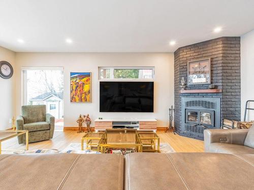 Salon - 408 Rue Ashby, Stratford, QC - Indoor Photo Showing Living Room With Fireplace