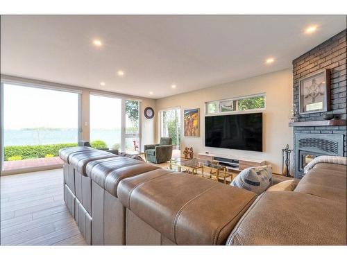 Salon - 408 Rue Ashby, Stratford, QC - Indoor Photo Showing Living Room With Fireplace