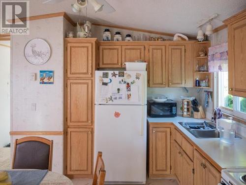 205-7575 Duncan Street, Powell River, BC - Indoor Photo Showing Kitchen With Double Sink