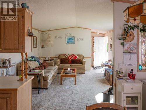 205-7575 Duncan Street, Powell River, BC - Indoor Photo Showing Living Room