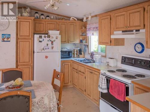 205-7575 Duncan Street, Powell River, BC - Indoor Photo Showing Kitchen With Double Sink