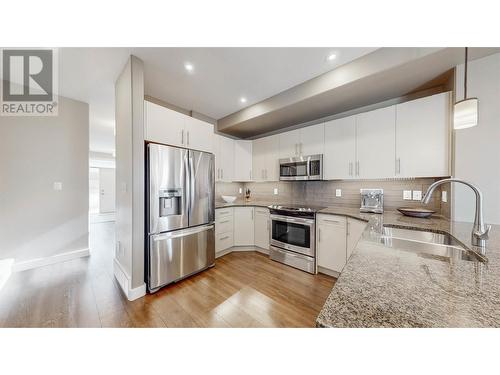 801 Ontario Street Unit# 102, Penticton, BC - Indoor Photo Showing Kitchen With Double Sink With Upgraded Kitchen