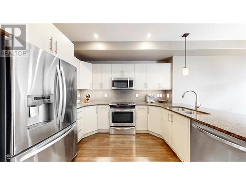 801 Ontario Street Unit# 102, Penticton, BC - Indoor Photo Showing Kitchen With Double Sink