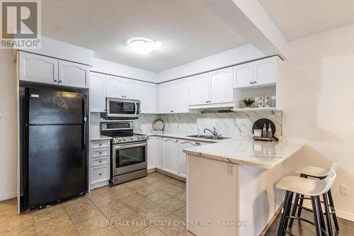 310 Fallowfield Drive, Kitchener, ON - Indoor Photo Showing Kitchen With Double Sink