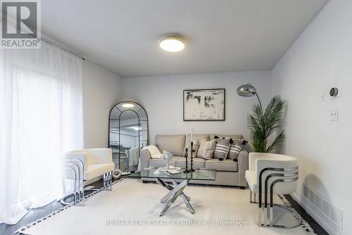 310 Fallowfield Drive, Kitchener, ON - Indoor Photo Showing Living Room