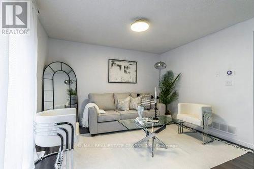 310 Fallowfield Drive, Kitchener, ON - Indoor Photo Showing Living Room