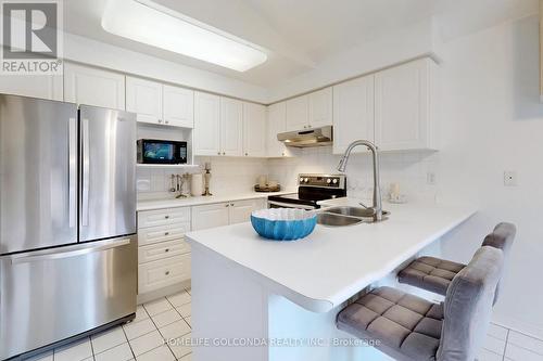 14 Southwell Avenue, Whitby (Williamsburg), ON - Indoor Photo Showing Kitchen With Double Sink With Upgraded Kitchen