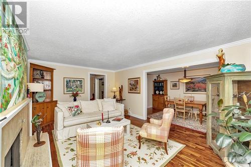 174 Dufferin Road Unit#2, Ottawa, ON - Indoor Photo Showing Living Room