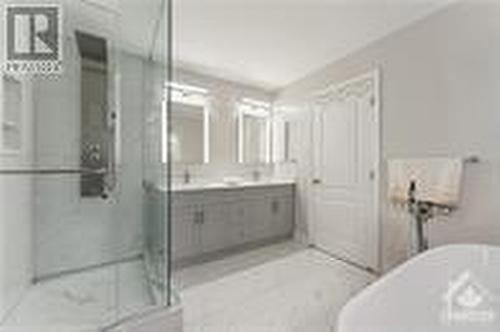 4A Rosetta Avenue, Ottawa, ON - Indoor Photo Showing Bathroom