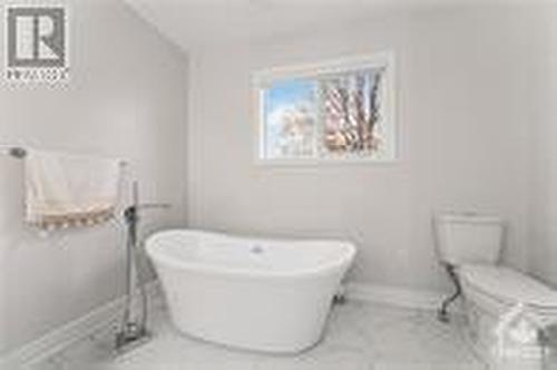 4A Rosetta Avenue, Ottawa, ON - Indoor Photo Showing Bathroom