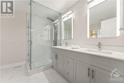 4A Rosetta Avenue, Ottawa, ON - Indoor Photo Showing Bathroom