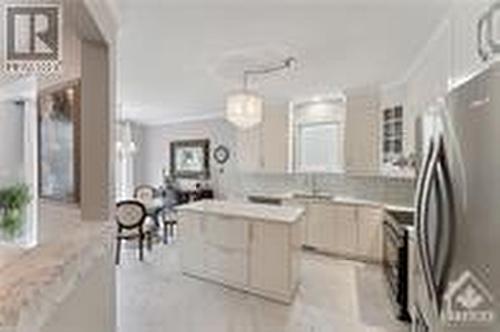 4A Rosetta Avenue, Ottawa, ON - Indoor Photo Showing Kitchen With Upgraded Kitchen