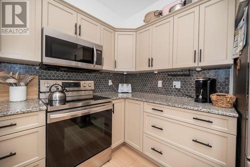 40 Taylor Heights Drive, Pembroke, ON - Indoor Photo Showing Kitchen