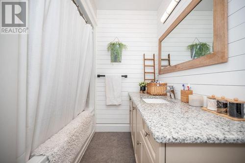 40 Taylor Heights Drive, Pembroke, ON - Indoor Photo Showing Bathroom