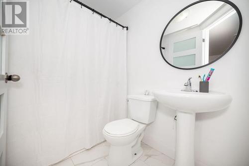 40 Taylor Heights Drive, Pembroke, ON - Indoor Photo Showing Bathroom