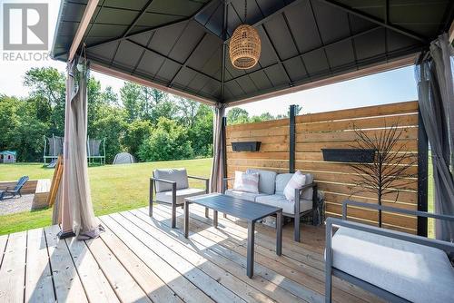 40 Taylor Heights Drive, Pembroke, ON - Outdoor With Deck Patio Veranda With Exterior