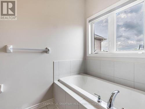 31 Truffle Court, Brampton (Northwest Brampton), ON - Indoor Photo Showing Bathroom