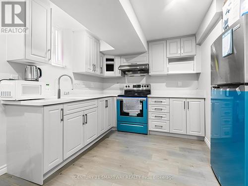 31 Truffle Court, Brampton, ON - Indoor Photo Showing Kitchen