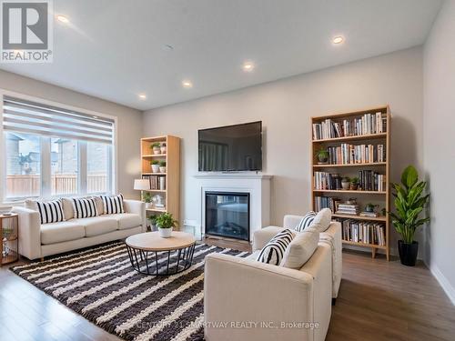 31 Truffle Court, Brampton (Northwest Brampton), ON - Indoor Photo Showing Living Room With Fireplace