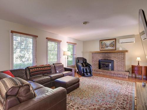 Salon - 1000 Rue De Kingston, Boucherville, QC - Indoor Photo Showing Living Room With Fireplace