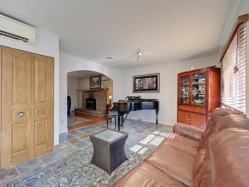 Salle Ã  manger - 1000 Rue De Kingston, Boucherville, QC - Indoor Photo Showing Living Room With Fireplace