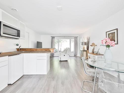 Bachelor - 1156 Rue Brosseau, Prévost, QC - Indoor Photo Showing Kitchen