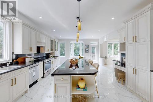 14 Fawnbrook Circle, Markham (Markville), ON - Indoor Photo Showing Kitchen With Upgraded Kitchen