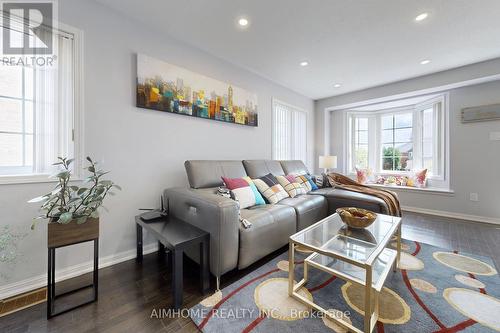 35 Edwin Pearson Street, Aurora, ON - Indoor Photo Showing Living Room