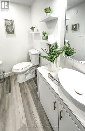 1718 Hollow Oak Terrace, Mississauga, ON - Indoor Photo Showing Bathroom