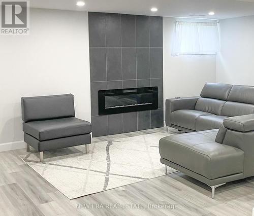 1718 Hollow Oak Terrace, Mississauga, ON - Indoor Photo Showing Living Room With Fireplace