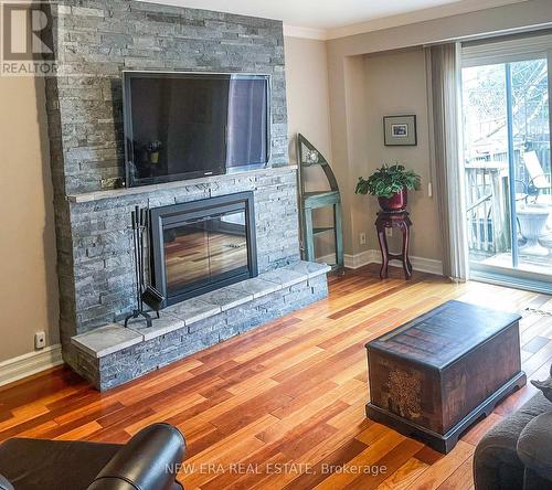 1718 Hollow Oak Terrace, Mississauga, ON - Indoor Photo Showing Living Room With Fireplace