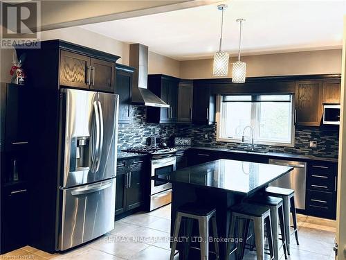 6498 Christopher Crescent, Niagara Falls, ON - Indoor Photo Showing Kitchen With Stainless Steel Kitchen With Upgraded Kitchen