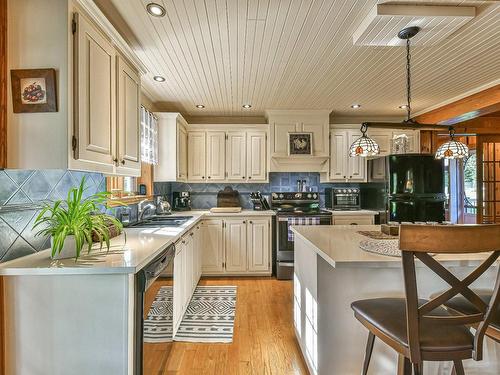 Cuisine - 86 Ch. De La Montagne, Arundel, QC - Indoor Photo Showing Kitchen With Double Sink