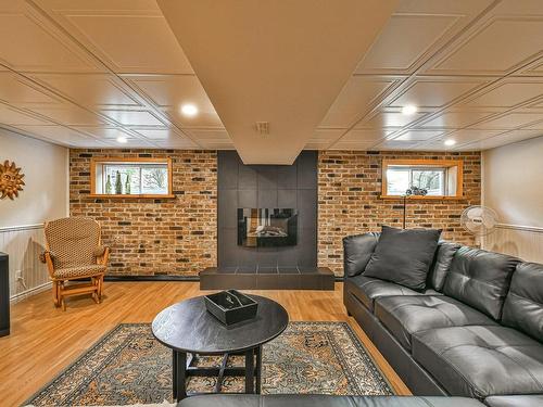 Salle familiale - 86 Ch. De La Montagne, Arundel, QC - Indoor Photo Showing Other Room With Fireplace