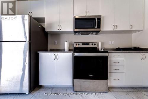 23 Bobolink Drive, Wasaga Beach, ON - Indoor Photo Showing Kitchen