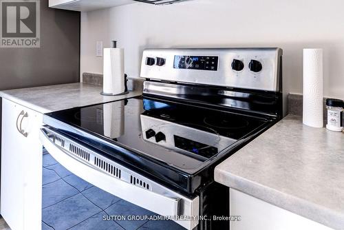 23 Bobolink Drive, Wasaga Beach, ON - Indoor Photo Showing Kitchen