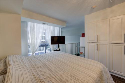 1940 Ironstone Drive|Unit #304, Burlington, ON - Indoor Photo Showing Bedroom