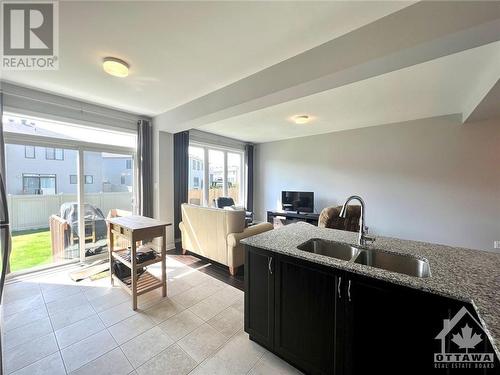 424 Cope Drive, Ottawa, ON - Indoor Photo Showing Kitchen With Double Sink