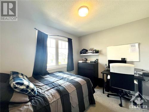 424 Cope Drive, Ottawa, ON - Indoor Photo Showing Bedroom