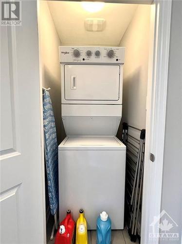 424 Cope Drive, Ottawa, ON - Indoor Photo Showing Laundry Room