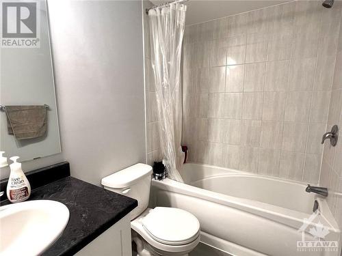 424 Cope Drive, Ottawa, ON - Indoor Photo Showing Bathroom