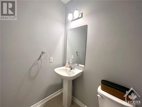 424 Cope Drive, Ottawa, ON - Indoor Photo Showing Bathroom